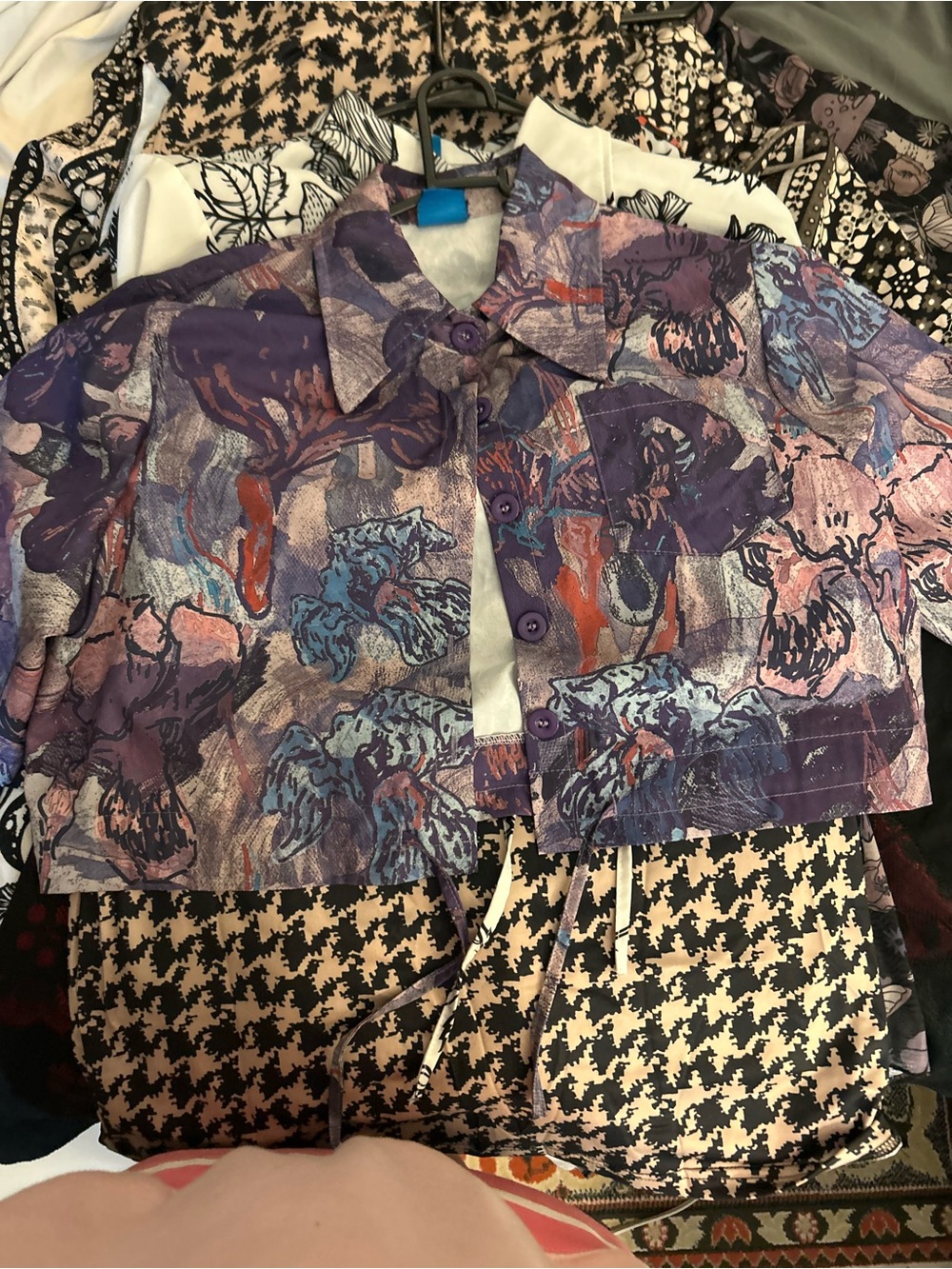 4-25$ Cropped Purple Floral Button-Up Top